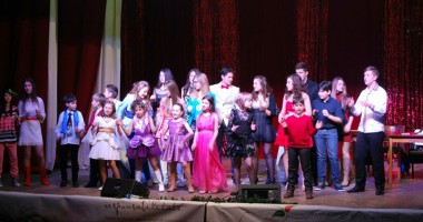 Stire din Cultură-Educație : De pe scena Festivalului "REMEMBER", la Vocea României și X-Factor