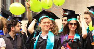 Galerie foto. Moment istoric la Colegiul "Mircea": a 100-a promoție și-a spus "La revedere!" - 8