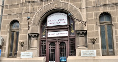Stire din Cultură-Educație : Festivitate de premiere la Colegiul "Mircea"
