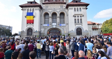 Stire din Cultură-Educație : Deschiderea anului universitar, în Piața Ovidiu