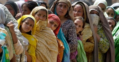 Stire din Actualitate : Un cuplu pakistanez, suspectat că și-a ucis fiica cu acid. Motivul: Fata "a îndrăznit" să se uite după un băiat