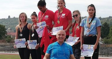 Stire din Sport : Fetele profesorului Paul Neagu,  din nou campioane ale României