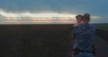 Stire din Eveniment : Fetiță de trei ani, în șoc anafilactic, din cauza unei înțepături de albine, salvată de oamenii legii