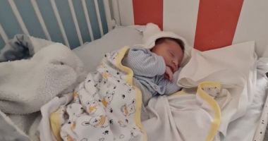 Stire din Actualitate : Fetiță de doar două săptămâni, abandonată în fața unei mănăstiri