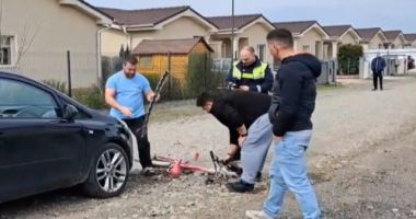 Stire din Eveniment : Fetiţă de doar patru ani, izbită cu maşina de o şoferiţă. Tatăl micuței, martor la tragedie