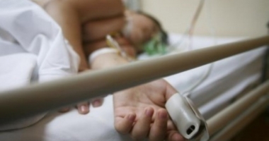 Stire din Sănătate : Încă un copil mort din cauza neglijenței. Fată de 11 ani, infectată din cauza unui cui ruginit