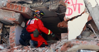 Stire din Actualitate : Fetiță de șase luni, salvată după 80 de ore de stat sub dărâmături