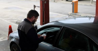 Stire din Eveniment : A încercat să treacă frontiera cu un certificat fals de înmatriculare, acum este cercetat de autorități