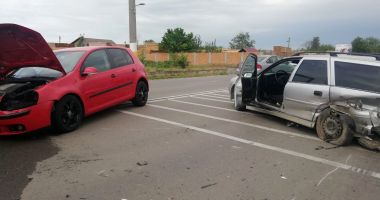 Accident grav, provocat de un șofer care a întors pe linia continuă