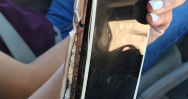 Stire din Tehnologie : Apple calcă pe urmele Samsung. Un iPhone 7 Plus a luat foc