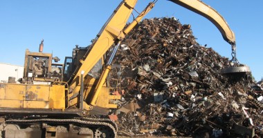 Stire din Economie : Vrem să reconstruim industria, după ce-am dat-o la fier vechi