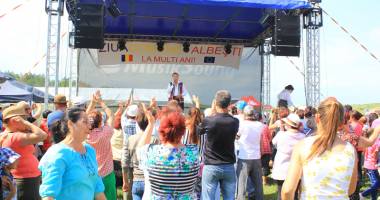 Fiii satului Albești s-au reunit la petrecerea organizată de primarul Gheorghe Moldovan - 4