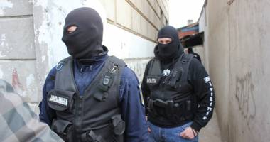 Stire din Eveniment : Fildeș și blănuri de animale exotice, descoperite  de polițiștii constănțeni