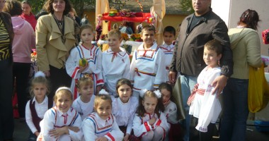 "File de toamnă", o super-activitate la Școala nr. 1 Poarta Albă - 6