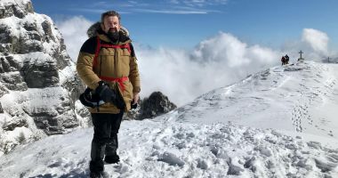 Stire din Cultură-Educație : Filme în aer liber. „Tata mută munții“, în Piaţa „Ovidiu”