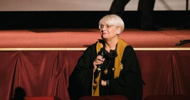 Stire din Cultură-Educație : Un îndrăgit festival de film se reia după o pauză de patru ani. Irina Margareta Nistor, în juriul FILMMIC