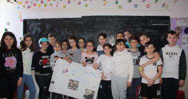 Stire din Cultură-Educație : "Cuvinte magice: Vă rog! Poftim! Mulțumesc!", în pași de dans