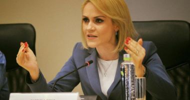 Stire din Politică-Administrație : Gabriela Firea vrea congres în septembrie, altfel "graba strică treaba"