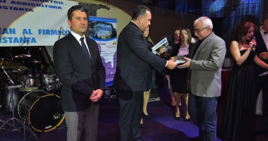 Firmele premiante din industria vinurilor și industria textilă