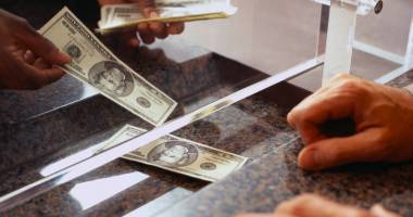 Stire din Economie : Secretul bancar e pe ducă. Fiscul va supraveghea conturile bancare  ale firmelor și populației