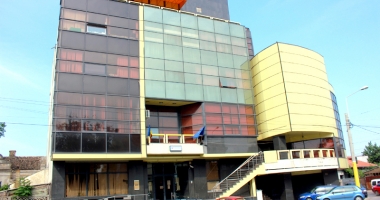 Stire din Economie : Fiscul vinde apartamente, terenuri,  autovehicule, oțel beton și mărunțișuri