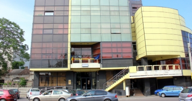 Stire din Economie : Fiscul vinde autoturisme, motostivuitoare, camere video și aparatură foto