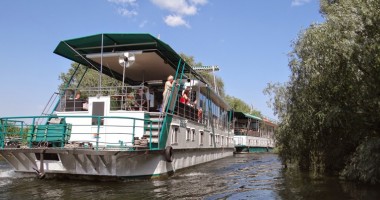 Stire din Economie : Fiscul vinde o flotilă de nave tehnice și fluviale
