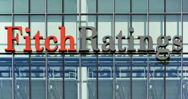 Stire din Economie : Fitch menține ratingul României la BBB-, cu perspectivă negativă