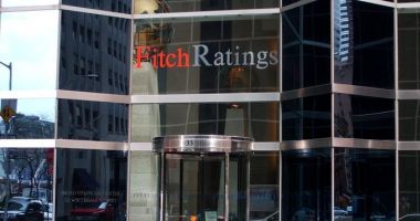 Stire din Economie : Fitch revizuieşte perspectiva datoriilor pe termen lung ale României la negativă