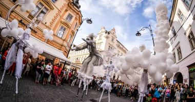 Stire din Cultură-Educație : Festivalul de teatru de la Sibiu este sold-out. Cine este invitatul special al ediției