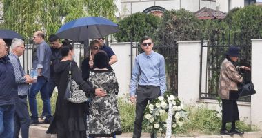 Galerie foto. Mama fraților Mazăre, înmormântată azi. RADU și ALEXANDRU, aduși sub escortă de la penitenciar - 17