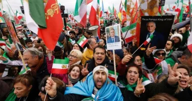 Stire din Actualitate : Fiul șahului înlăturat, Reza Pahlavi, se declarată gata să asigure tranziția în Iran