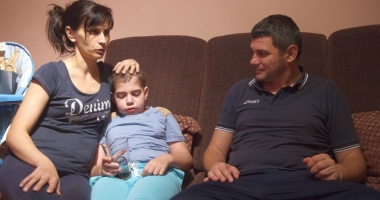 Stire din Social : DRAMATIC / Fiul fostului fotbalist Pașcovici, în comă, în Spitalul Județean Constanța, din cauza unor bacterii intraspitalicești. Cosmin Pașcovici lucrează în Franța ca tractorist pentru a plăti tratamentul