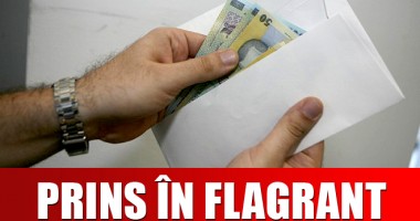 Stire din Eveniment : A cerut șpagă 500 de lei pentru eliberarea unei adeverințe!
