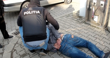 Stire din Eveniment : Flagrant în Constanța. Traficanți de droguri, prinși într-o parcare