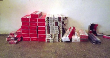 Stire din Eveniment : CAPTURĂ DE ZECI DE MII DE PACHETE DE ȚIGĂRI, LA CONSTANȚA. Contrabandiști prinși în flagrant, într-un centru comercial