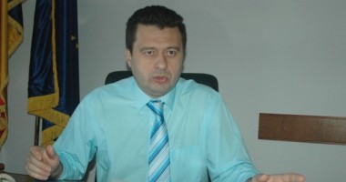 Stire din Politică-Administrație : Parlamentarii PC vor scrie electoratului pe tema câinilor comunitari și a proiectului Roșia Montană