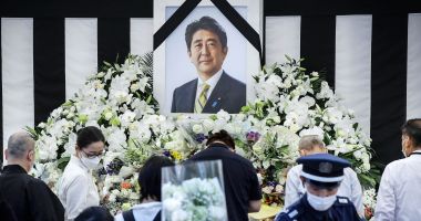 Stire din Actualitate : Flori, rugăciuni şi salve de tun, la funeraliile de stat pentru fostul premier nipon Shinzo Abe