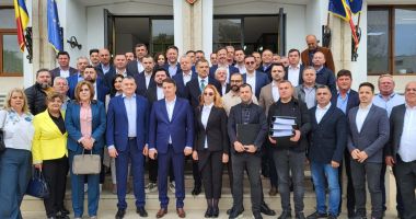 Stire din Politică-Administrație : Florin Mitroi, de la PNL, și-a depus candidatura pentru funcţia de preşedinte la Consiliul Județean Constanța