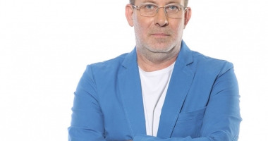 Stire din Cultură-Educație : Florin Busuioc se joacă de-a "Fidelitatea"