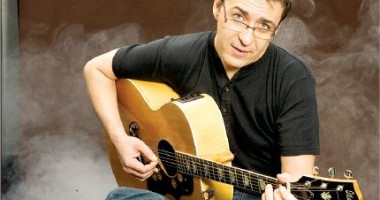Stire din Cultură-Educație : Florin Chilian susține un concert cu scop caritabil