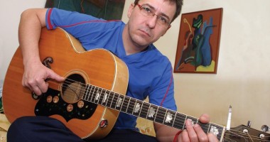 Stire din Cultură-Educație : Florin Chilian: "Cu școli se mântuiește neamul, nu cu aghiazmă!"