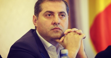 Stire din Politică-Administrație : Florin Jianu, ministrul pentru Mediul de Afaceri a demisionat: "România nu merită ce i se întâmplă acum, românii nu merită ce li se întâmplă acum!"