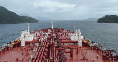 Stire din Social : Dezastrul shipping-ului românesc, căutat cu lumânarea