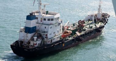 Stire din Economie : Flota comercială a României, acum  20 de ani.  Privatizarea lasă navigatorii  "cu ochii în soare"!