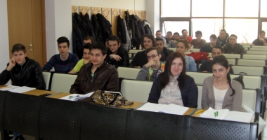Stire din Economie : Flota mondială are nevoie de ofițeri. Cum îi ajută UMC pe absolvenți să se îmbarce?