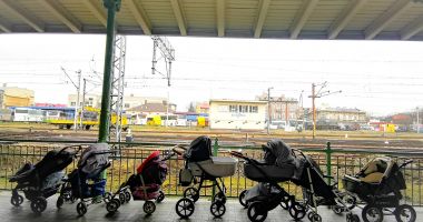 Stire din Social : IMAGINE EMOŢIONANTĂ DIN GARĂ. Fotografia a devenit virală pe rețelele de socializare