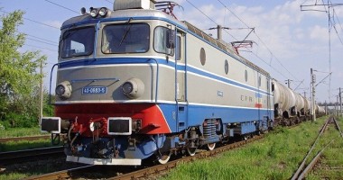 Stire din Economie : Privatizarea CFR Marfa se reia; au fost respinși cei trei potențiali ofertanți