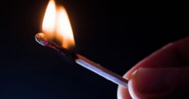 Stire din Eveniment : A vrut să dea foc unei angajate, dar a incendiat primăria. Bărbatul, supărat că ajutorul pentru căldură este prea mic