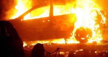 Stire din Eveniment : Autoturism în flăcări pe strada Soveja